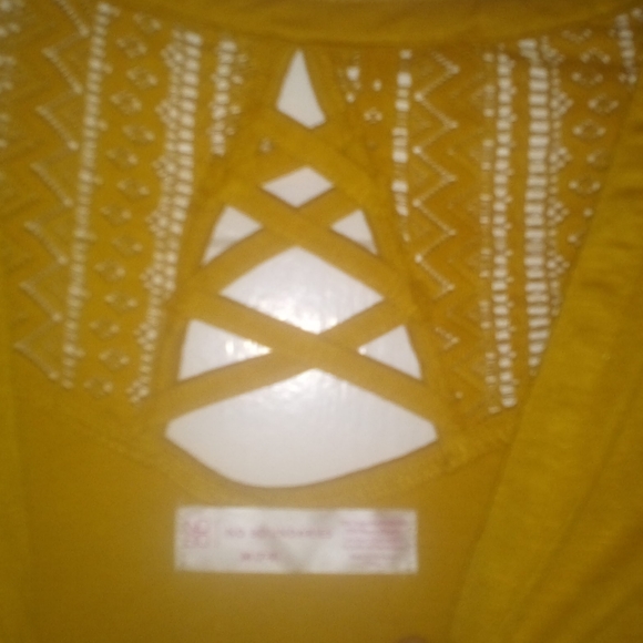 Yellow high low shirt - Picture 3 of 4